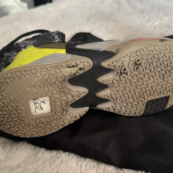 Jordan Kids Black and Pink Sneakers